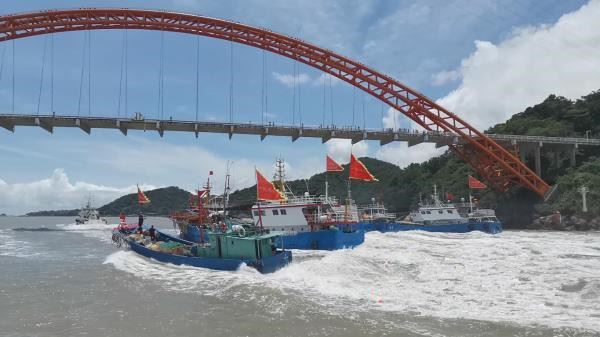 今天东海部分开渔！宁波象山千艘渔船接连出海