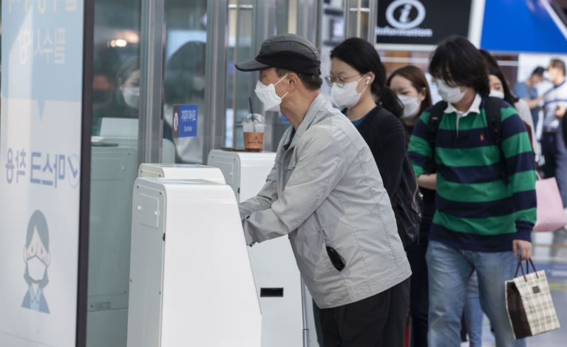 乘地铁不戴口罩还打人 韩国男子被判监禁
