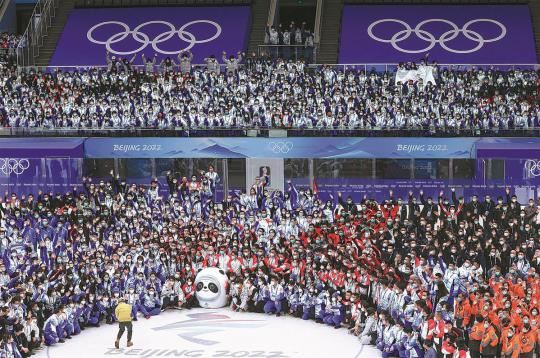 Beijing says farewell to Games with nod to tradition