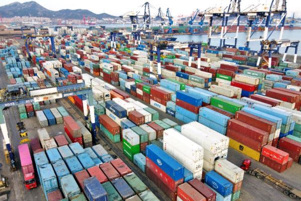 中国外贸额首次突破6万亿美元