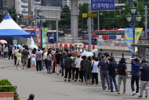 韩国累计新冠确诊病例超900万