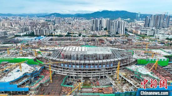 4,000-ton steel structure lends Guangzhou Baiyun Railway Station petal appeal