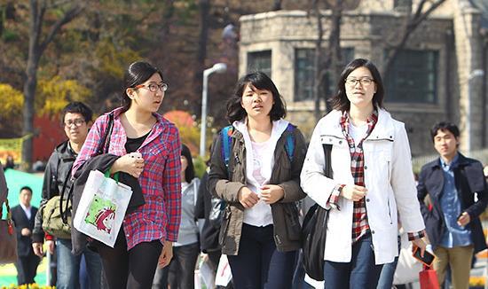 韩国年轻人“考公”热情下降，韩媒：对稳定性重视度下滑是原因