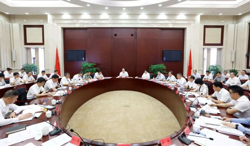 宁波市委召开理论学习中心组专题学习会和常委会会议，研究部署常态化扫黑除恶工作