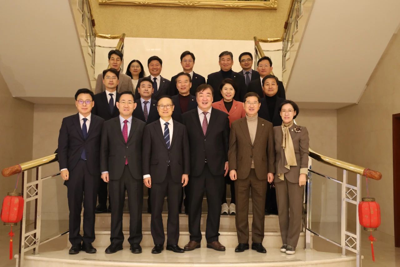 邢海明大使会见韩中议员联盟主要成员