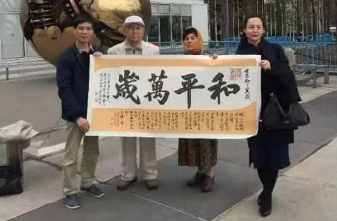 中国诗人朱墨的＂和平万岁”是向世界放飞的和平鸽