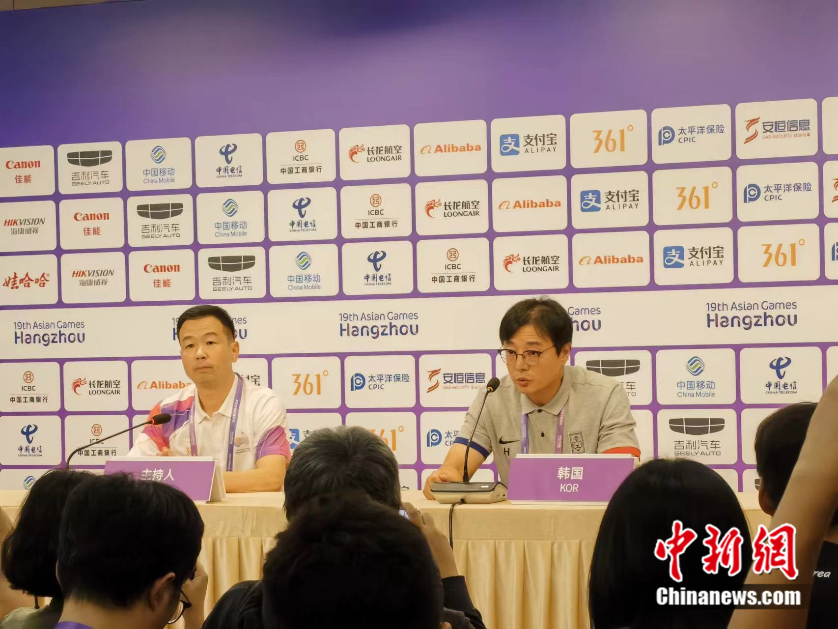 韩国男足亚运队主教练黄善洪：第一个进球为整场比赛提供了安全感