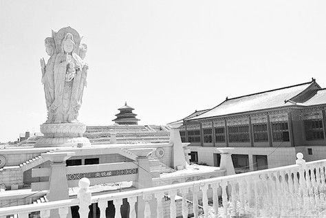 武汉被曝耕地上建豪华公墓 陵园方自比十三陵