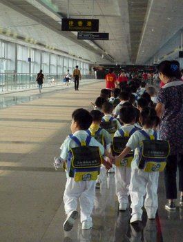 香港拟在深圳设公立学校 专收港人子女双非学童