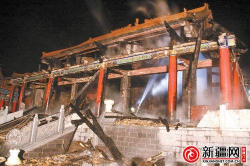 乌鲁木齐市水磨沟清泉寺夜发大火 现场有人为纵火痕迹