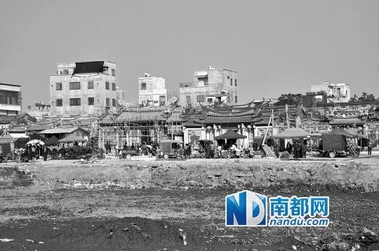 广东陆丰市长带队进驻制毒村 村内贴满禁毒标语