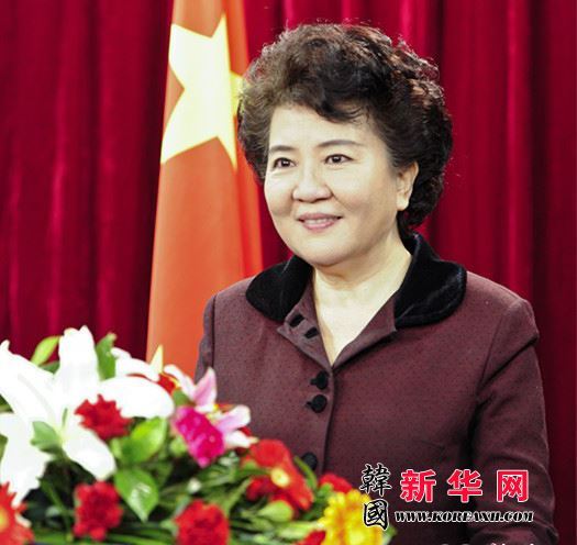 国务院侨办裘援平主任向海外华人华侨致新春贺词