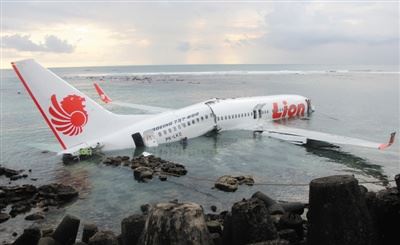 印尼客机坠海108人全生还 从50米高空直降海面