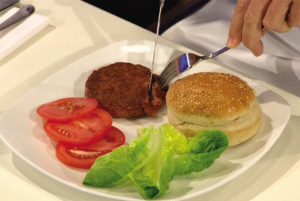世界首个“人造牛肉”汉堡问世 成本超32万美元