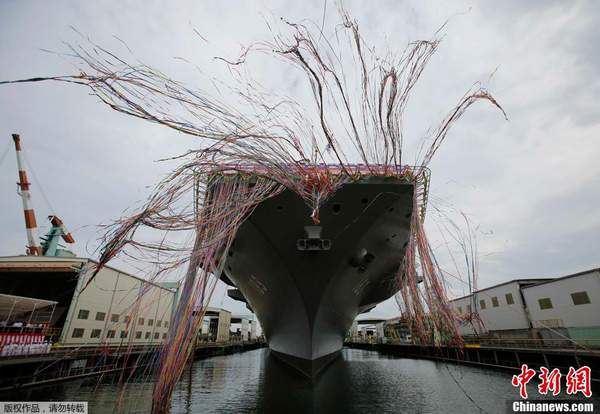 当地时间2013年8月6日，日本海上自卫队22DDH型直升机航母在横滨下水。