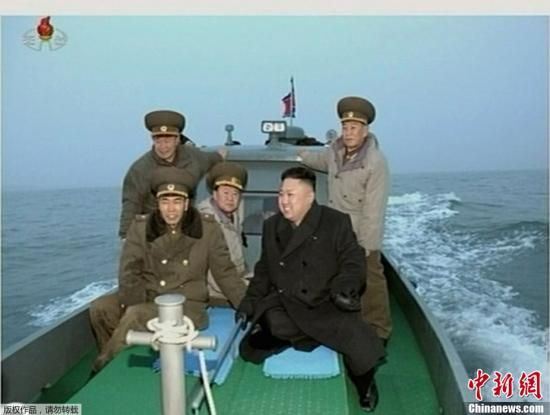 金正恩视察朝鲜最新战舰 赞军舰科技含量高