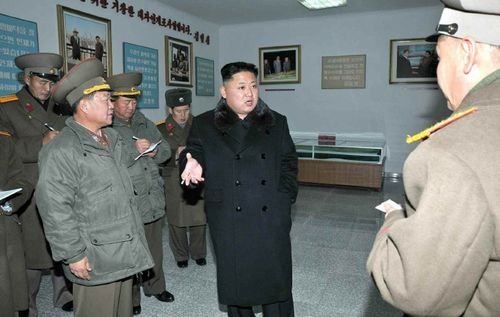 金正恩处决张成泽后首次露面 崔龙海等陪同(图)