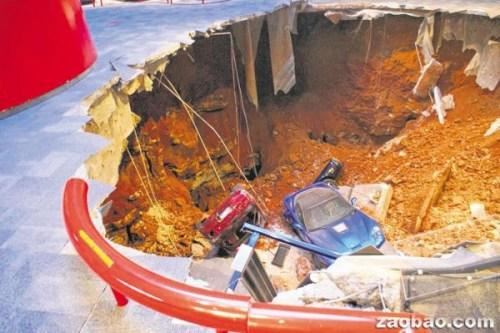 美一汽车博物馆地陷 大坑吞没8辆顶级跑车(图)