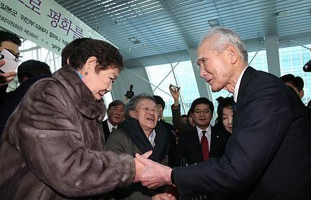 日本前首相村山富市访韩 与原慰安妇面谈(图)