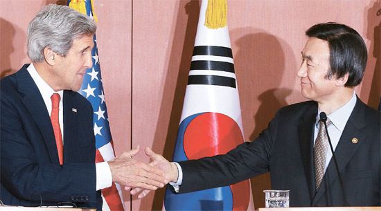 韩美外交部长举行共同记者招待会
