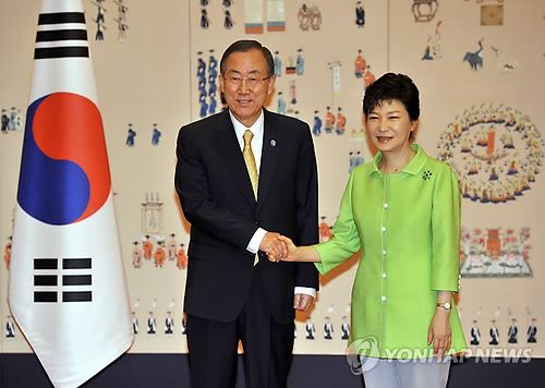 朴槿惠接见联合国秘书长潘基文
