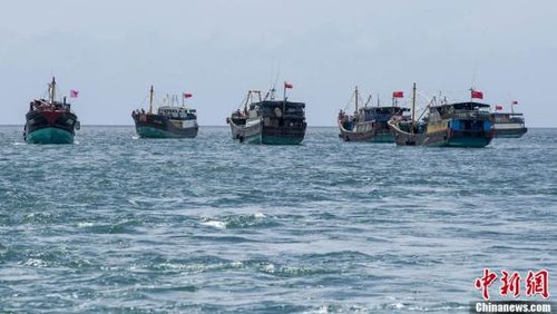 两岸百艘渔船赴南海开捕 大陆公务船巡护(图)