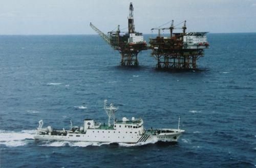 安倍称要求中国拆除东海油开采气设施理所当然