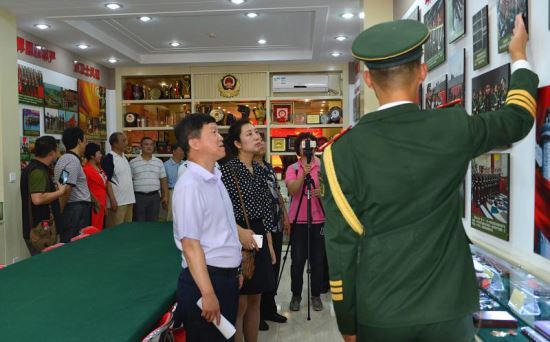兵峰所向 护佑和平—民族品牌西安冰峰走进天安门国旗护卫