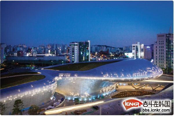 韩国建世界最大规模的三维不定形建筑-东大门DDP21日开放
