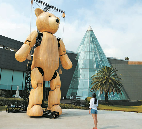 身高9米世界最大的泰迪熊