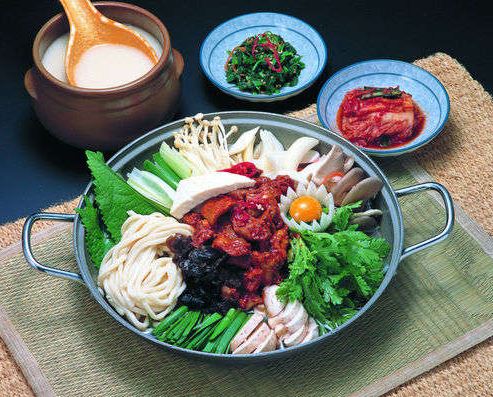 韩式美食被吐槽 揭秘韩国各式火锅思密达