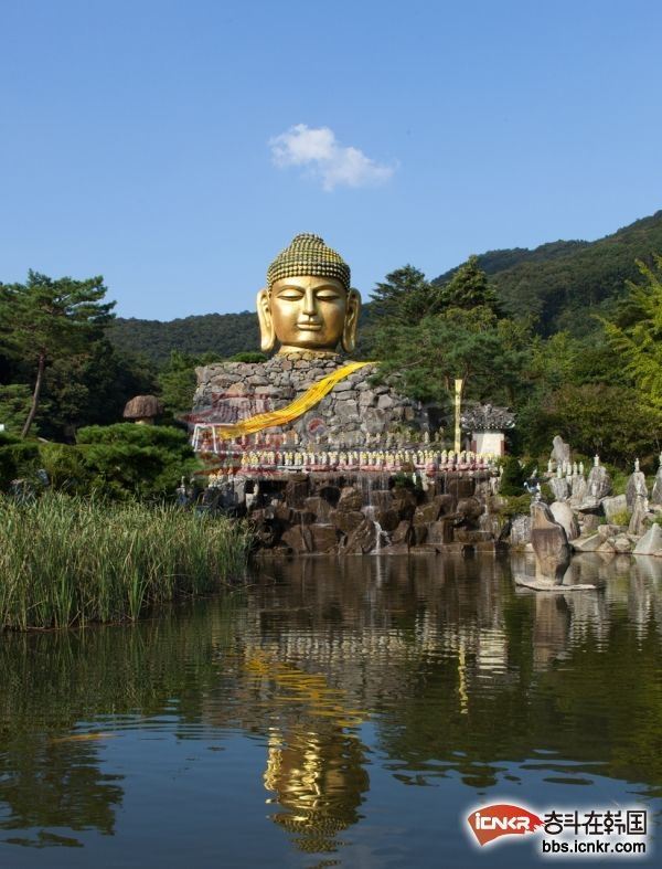 韩国拥有世界上最大的木制卧佛像的寺庙——卧牛精舍