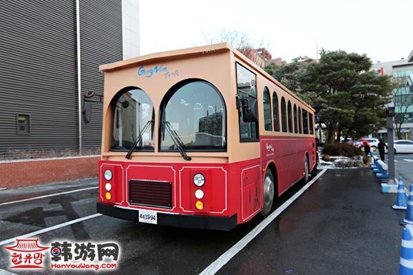 韩国江南区因“鸟叔”大热 外国游客专程到此一游