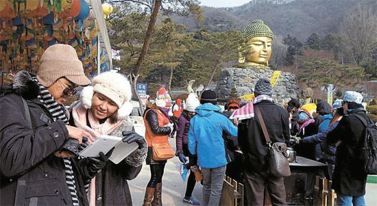 龙仁寺庙成为东南亚佛教信徒圣地 2013年泰国游客达20万人
