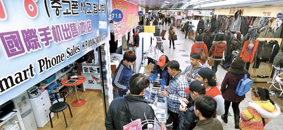 中国游客涌向以低廉价格而闻名的仁川地下商业街