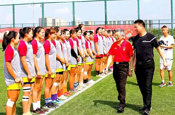首次出征奥运挺进八强_黄建南盛赞中国女子橄榄球队