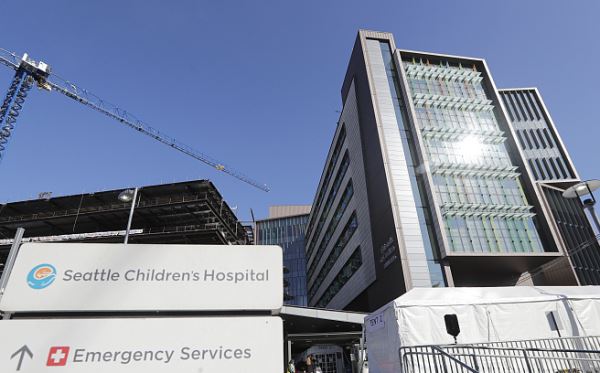 美国儿科医生呼吁政府宣布紧急状态：患儿数量激增 医院濒临崩溃