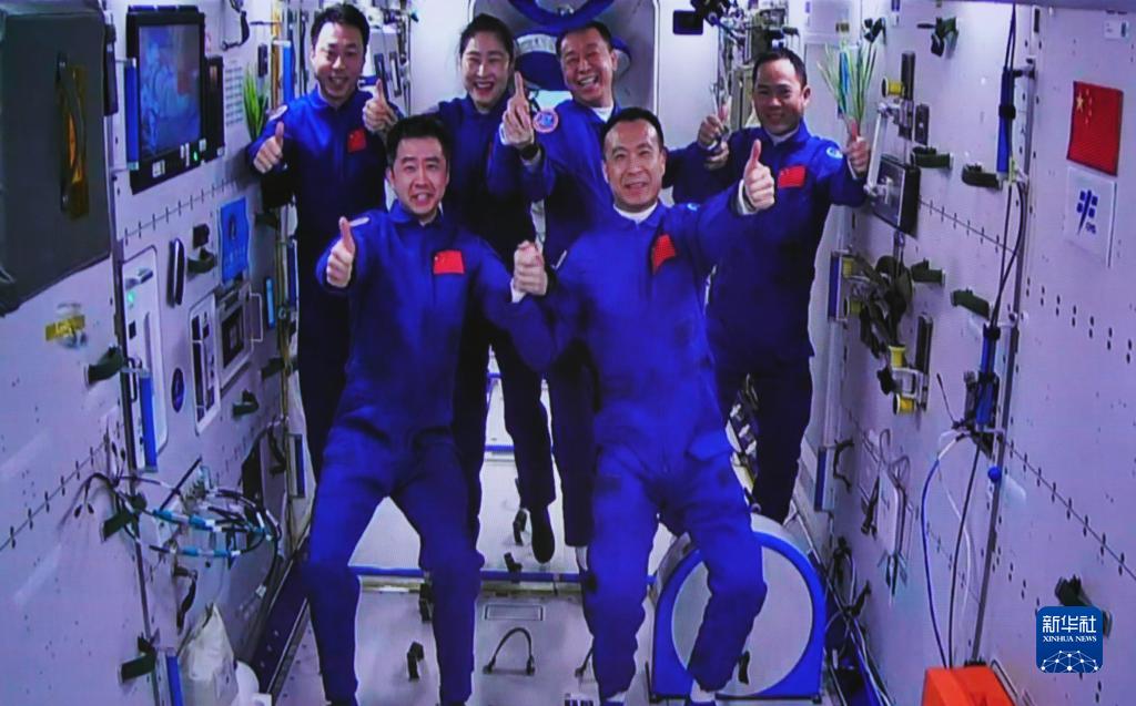 海外网评：“太空会师”，中国飞天梦永无止境