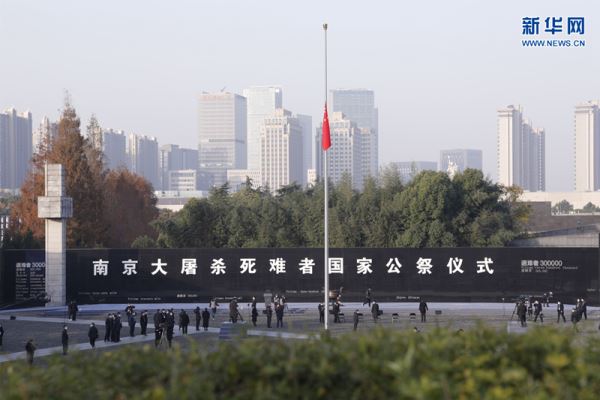 海外网评：南京大屠杀85周年，日本开历史倒车绝无出路