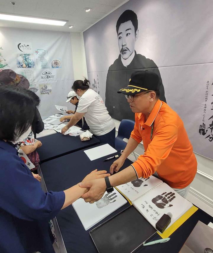 韩国爱国人士隆重举行纪念民族英雄安重根义士图片展活动
