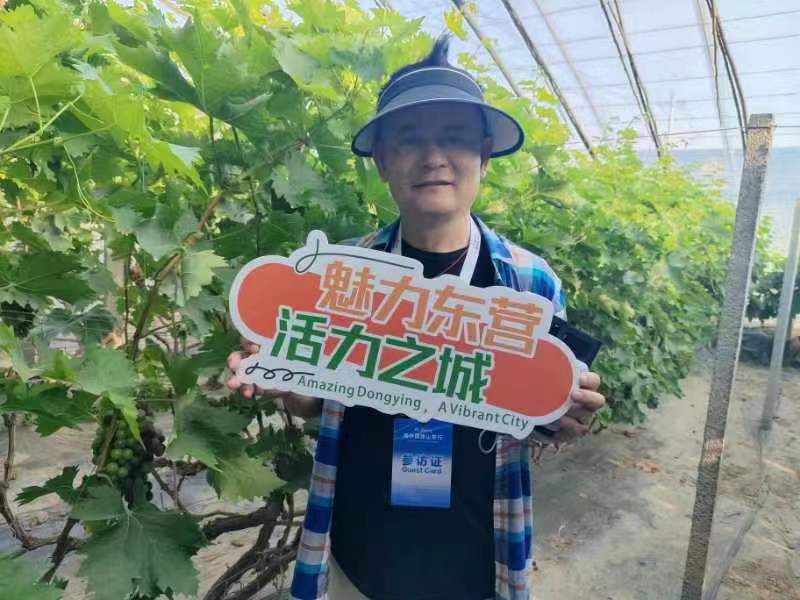 参访蓝海逸园田 近距离了解东营现代农业 体验特色农产品采摘