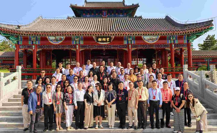 雄安金湖公园美景良辰令众多河北侨联海外委员陶醉且流连忘返