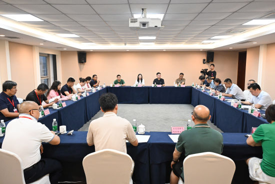 重庆潼南与海外华文媒体举行座谈会 共话先进制造业发展