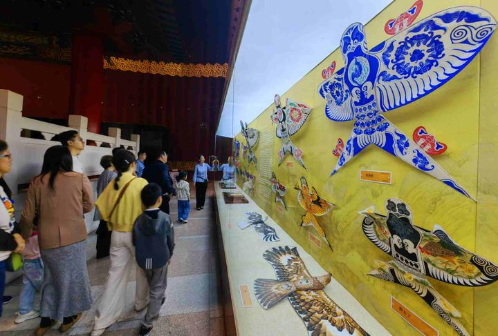 i世界风筝之都潍坊：巧夺天工工艺精湛的风筝惊艳海外华文媒体高层