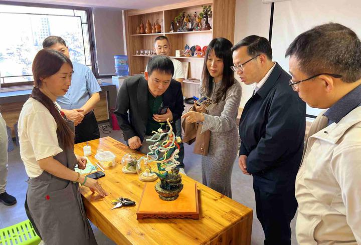 海外华媒高层代表团亲临潍坊十笏园非遗空间 共赏传统文化保护与传承的卓越成果