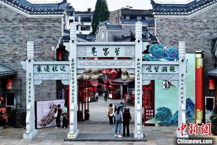 跟着诗词游襄阳 游客感受“荆楚浪漫”