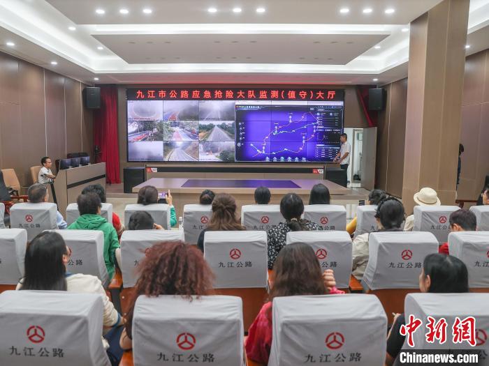 海外华媒点赞5G技术赋能庐山旅游智慧公路