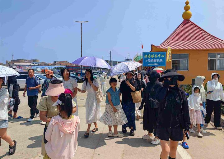 韩中新闻记者协会摄影记者团走进威海小石岛景区 海上特色美景引来赞叹