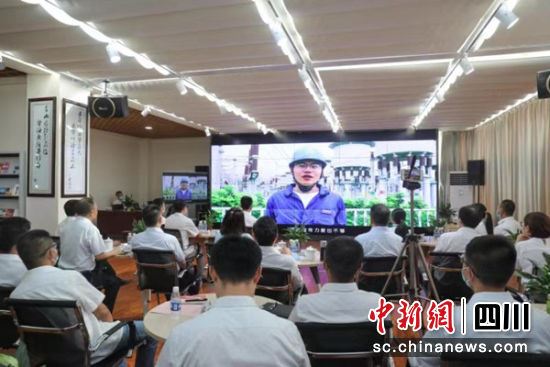 国网四川检修公司西昌运维分部开展“月城讲谈”活动。 钟欣 摄 国网四川检修公司西昌运维分部开展“月城讲谈”活动。 钟欣 摄