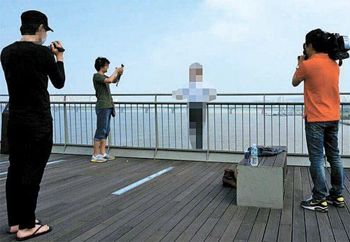 男子投江自尽电视台全程拍摄引发伦理争议(图)